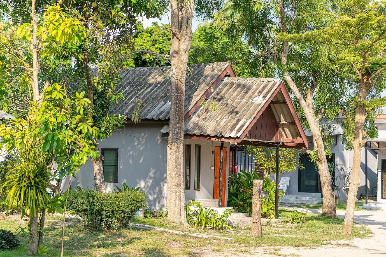 The Cosy Sunset Beach Resort & Restaurant Тонгсала Екстериор снимка